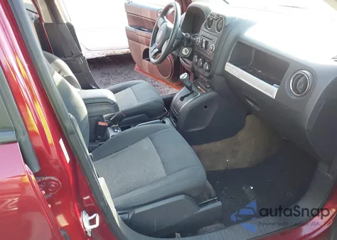 2017 Jeep Compass Sport 4X4 z USA, uszkodzony, nr VIN 1C4NJDBB2HD144565